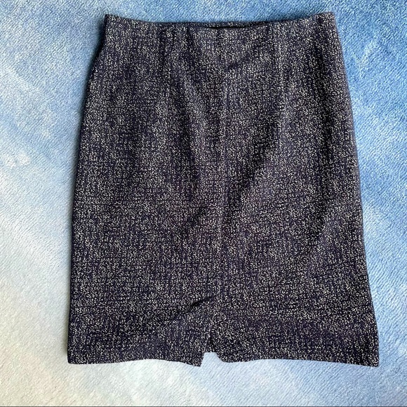 ⚠️LAST CHANCE LOFT Navy Stretchy Pencil Skirt - Picture 3 of 5